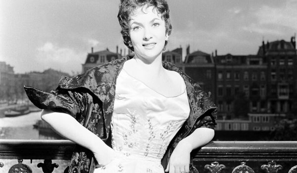 Cinegiornale.net gina-lollobrigida-quanto-guadagna-lattrice-italiana-tra-le-piu-famose-al-mondo-600x350 Gina Lollobrigida: quanto guadagna l’attrice italiana tra le più famose al mondo? News  