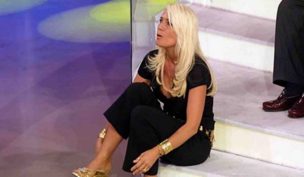 Cinegiornale.net heather-parisi-fugge-lontano-cacciata-dallitalia-ecco-dove-la-beccano-600x350 Heather Parisi fugge lontano: “cacciata dall’Italia” | Ecco dove la beccano Gossip News  