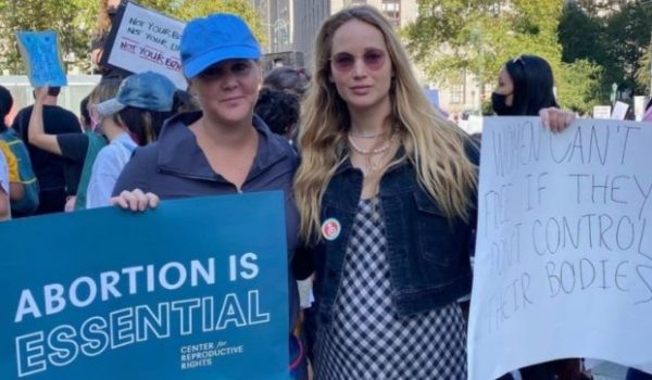 Cinegiornale.net jennifer-lawrence-e-amy-shumer-scendono-in-piazza-per-il-diritto-allaborto-600x350 Jennifer Lawrence e Amy Shumer scendono in piazza per il diritto all’aborto News  