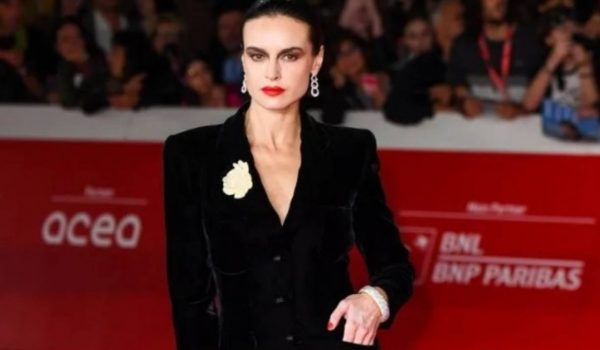 Cinegiornale.net kasia-smutniak-dispersa-in-tibet-spunta-una-foto-senza-trucco-irriconoscibile-600x350 Kasia Smutniak “dispersa in Tibet” | Spunta una foto senza trucco, irriconoscibile Gossip News  