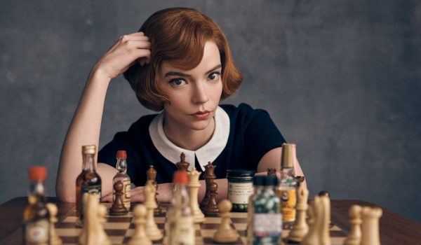 Cinegiornale.net la-regina-degli-scacchi-la-serie-con-ana-taylor-joy-accusata-di-sessismo-scatta-la-denuncia-600x350 La regina degli scacchi, la serie con Ana Taylor-Joy accusata di sessismo: scatta la denuncia News Serie-tv  