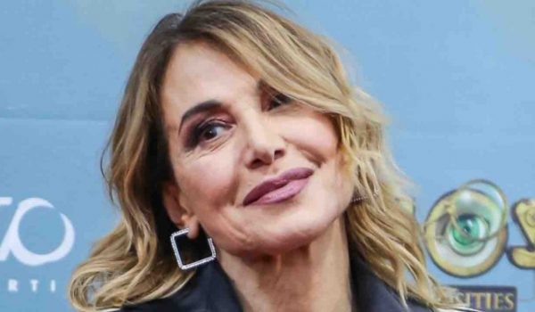 Cinegiornale.net non-e-a-londra-clamoroso-barbara-durso-ha-mentito-a-tutti-spunta-un-dettaglio-impressionante-600x350 “Non é a Londra”: clamoroso Barbara d’Urso ha mentito a tutti | Spunta un dettaglio impressionante Gossip News  