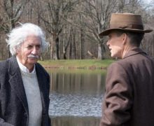 Cinegiornale.net oppenheimer-e-quellincontro-mai-raccontato-tra-il-protagonista-e-einstein-nel-film-di-nolan-220x180 Oppenheimer e quell’incontro mai raccontato tra il protagonista e Einstein nel film di Nolan News  