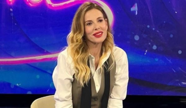 Cinegiornale.net su-onlyfans-pagherei-una-fortuna-alessia-marcuzzi-provoca-la-foto-sul-letto-e-da-censura-600x350 “Su OnlyFans pagherei una fortuna”: Alessia Marcuzzi provoca | La foto sul letto è da censura Gossip News  