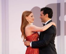 Cinegiornale.net venezia-78-jessica-chastain-e-oscar-isaac-infiammano-il-red-carpet-220x180 Venezia 78: Jessica Chastain e Oscar Isaac infiammano il red carpet! News  