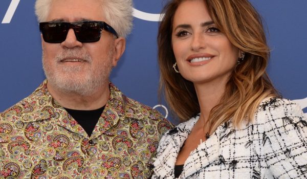 Cinegiornale.net venezia-78-madres-paralelas-almodovar-regala-a-penelope-cruz-uno-dei-suoi-ruoli-migliori-600x350 Venezia 78 | Madres Paralelas, Almodóvar regala a Penélope Cruz uno dei suoi ruoli migliori Cinema News Recensioni  