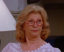 Cinegiornale.net addio-a-liz-sheridan-lattrice-di-seinfeld-si-e-spenta-a-93-anni-220x180 Addio a Liz Sheridan: l’attrice di Seinfeld si è spenta a 93 anni News  