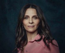 Cinegiornale.net apple-tv-annuncia-the-new-look-la-nuova-serie-thriller-racconta-lascesa-di-christian-dior-che-ha-detronizzato-coco-chanel-220x180 Apple TV+ annuncia The New Look: la nuova serie thriller racconta l’ascesa di Christian Dior che ha detronizzato  Coco Chanel News  