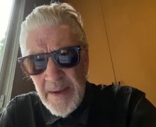 Cinegiornale.net david-lynch-contro-putin-morte-e-distruzione-torneranno-a-farti-visita-video-220x180 David Lynch contro Putin: “Morte e distruzione torneranno a farti visita” [VIDEO] News  