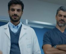 Cinegiornale.net doc-2-nelle-tue-mani-nella-quarta-puntata-finalmente-la-verita-sulla-morte-di-lazzarini-e-il-significato-di-cane-blu-220x180 Doc 2 – Nelle tue mani: nella quarta puntata finalmente la verità sulla morte di Lazzarini e il significato di “cane blu” News  