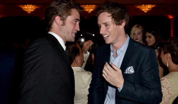 Cinegiornale.net eddie-redmayne-su-robert-pattinson-per-the-batman-era-cambiato-cosi-tanto-che-non-lo-riconobbi-600x350 Eddie Redmayne su Robert Pattinson: “Per The Batman era cambiato così tanto che non lo riconobbi” News  