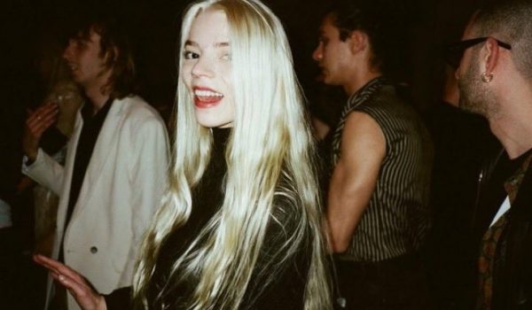 Cinegiornale.net i-maneskin-e-anya-taylor-joy-festeggiano-insieme-a-los-angeles-ecco-le-foto-del-loro-party-600x350 I Måneskin e Anya Taylor-Joy festeggiano insieme a Los Angeles. Ecco le foto del loro party News Recensioni  