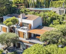 Cinegiornale.net in-vendita-la-lussuosa-villa-di-dolce-gabbana-5-camere-da-letto-e-una-vista-mozzafiato-220x180 In vendita la lussuosa villa di Dolce & Gabbana | 5 camere da letto e una vista mozzafiato News  