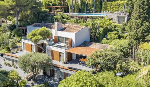 Cinegiornale.net in-vendita-la-lussuosa-villa-di-dolce-gabbana-5-camere-da-letto-e-una-vista-mozzafiato-600x350 In vendita la lussuosa villa di Dolce & Gabbana | 5 camere da letto e una vista mozzafiato News  