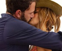 Cinegiornale.net jennifer-lopez-parla-della-sua-storia-damore-con-ben-affleck-abbiamo-avuto-una-seconda-possibilita-220x180 Jennifer Lopez parla della sua storia d’amore con Ben Affleck: “Abbiamo avuto una seconda possibilità” News  