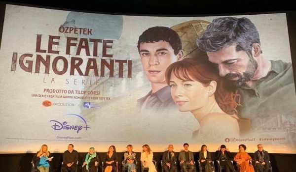 Cinegiornale.net le-fate-ignoranti-la-serie-la-conferenza-stampa-con-il-cast-e-il-regista-600x350 Le Fate Ignoranti – La serie | la conferenza stampa con il cast e il regista News Serie-tv  