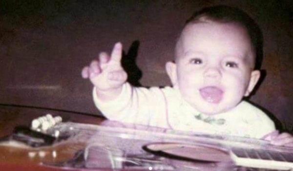 Cinegiornale.net riconoscete-questa-piccola-musicista-oggi-e-una-cantante-famosissima-600x350 Riconoscete questa piccola musicista? Oggi è una cantante famosissima Gossip News  