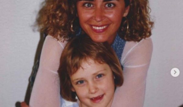 Cinegiornale.net riconosci-questa-bambina-tra-le-braccia-della-mamma-oggi-e-una-influencer-super-famosa-600x350 Riconosci questa bambina tra le braccia della mamma? Oggi è una influencer super famosa Gossip News  