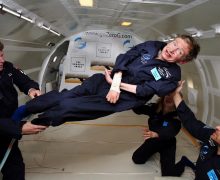 Cinegiornale.net stephen-hawking-ecco-le-migliori-apparizioni-nella-cultura-popolare-dello-straordinario-astrofisico-220x180 Stephen Hawking: ecco le  migliori apparizioni nella cultura popolare dello straordinario astrofisico News  