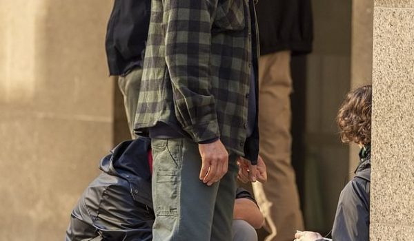 Cinegiornale.net the-beekeeper-jason-statham-600x350 The Beekeeper: Jason Statham Cinema News  