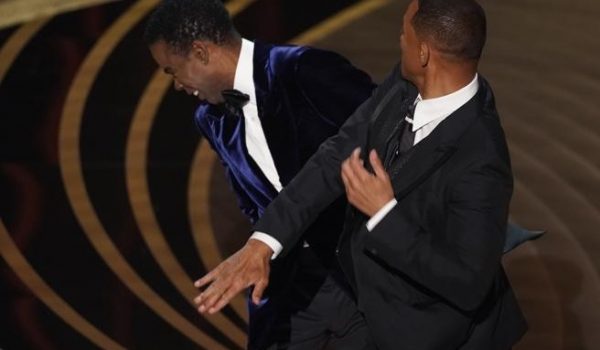 Cinegiornale.net will-smith-potrebbe-perdere-loscar-dopo-lo-schiaffo-a-chris-rock-600x350 Will Smith potrebbe perdere l’Oscar dopo lo schiaffo a Chris Rock? News  