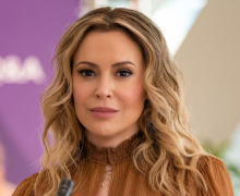 Cinegiornale.net alyssa-milano-scrivera-la-sceneggiatura-della-serie-things-im-seeing-without-you-per-ae-studios-220x180 Alyssa Milano scriverà la sceneggiatura della serie Things I’m Seeing Without You per A+E Studios News  