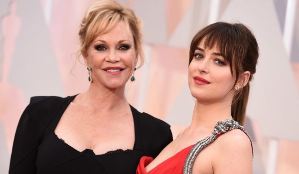 Cinegiornale.net dakota-johnson-non-dimentichero-mai-il-regalo-di-hitchcock-a-mia-madre-600x350 Dakota Johnson: “Non dimenticherò mai il regalo di Hitchcock a mia madre” News  