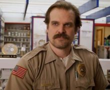 Cinegiornale.net david-harbour-sul-cast-di-stranger-things-sono-solo-dei-bambini-inondati-di-fama-adulazione-e-soldi-220x180 David Harbour sul cast di Stranger Things: “Sono solo dei bambini inondati di fama, adulazione e soldi” News  
