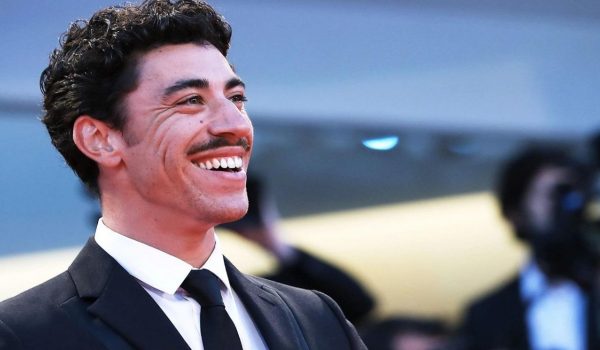 Cinegiornale.net eduardo-scarpetta-vita-e-carriera-del-golden-boy-del-cinema-italiano-600x350 Eduardo Scarpetta | vita e carriera del ‘Golden Boy’ del cinema italiano Cinema News Serie-tv  