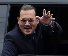 Cinegiornale.net i-fan-reagiscono-alla-vittoria-di-johnny-depp-durante-il-processo-video-220x180 I fan reagiscono alla vittoria di Johnny Depp durante il processo [VIDEO] News  