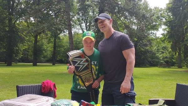Cinegiornale.net john-cena-sorprende-un-giovane-rifugiato-ucraino-affetto-da-sindrome-di-down-video-600x340 John Cena sorprende un giovane rifugiato ucraino affetto da sindrome di Down [VIDEO] News  