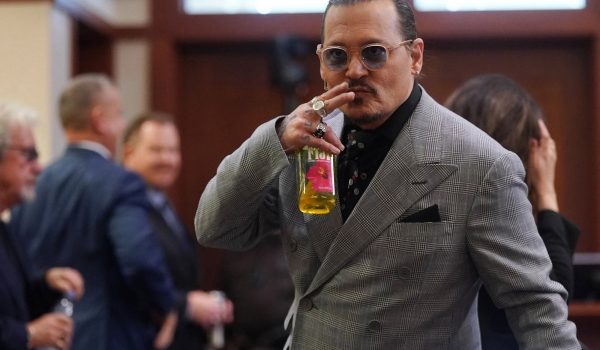 Cinegiornale.net johnny-depp-lex-manager-rivela-le-spese-folli-dellattore-video-1-600x350 Johnny Depp: l’ex manager rivela le spese folli dell’attore! [VIDEO] News  