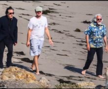 Cinegiornale.net leonardo-dicaprio-in-spiaggia-a-malibu-in-compagnia-di-al-pacino-e-suo-padre-foto-4-220x180 Leonardo DiCaprio in spiaggia a Malibu in compagnia di Al Pacino e suo padre (FOTO) News  