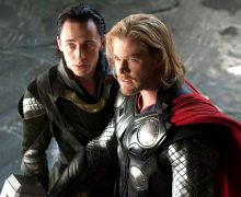 Cinegiornale.net loki-e-thor-di-nuovo-insieme-tom-hiddleston-sulla-possibile-reunion-sono-luno-nella-mente-dellaltro-220x180 Loki e Thor di nuovo insieme? Tom Hiddleston sulla possibile reunion: “Sono l’uno nella mente dell’altro” News  