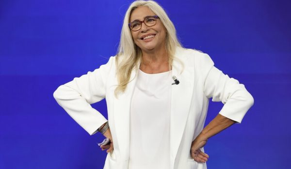 Cinegiornale.net mara-venier-dopo-il-covid-come-sta-oggi-la-rai-cerca-una-sostituta-600x350 Mara Venier dopo il Covid, come sta oggi | La Rai cerca una sostituta Gossip News  
