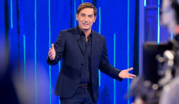 Cinegiornale.net marco-liorni-imbarazzato-non-sa-cosa-fare-volano-insulti-pesanti-in-studio-600x350 Marco Liorni imbarazzato, non sa cosa fare | Volano insulti pesanti in studio Gossip News  