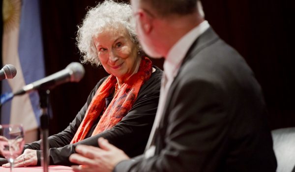Cinegiornale.net margaret-atwood-autrice-di-the-handmaids-tale-contro-le-leggi-antiabortiste-il-parto-forzato-e-una-forma-di-schiavitu-600x350 Margaret Atwood, autrice di The Handmaid’s Tale, contro le leggi antiabortiste: “Il parto forzato è una forma di schiavitù” News  