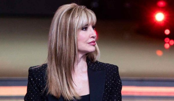 Cinegiornale.net milly-carlucci-disperata-il-cast-e-in-pezzi-unaltra-concorrente-si-fa-male-e-rischia-il-ritiro-600x350 Milly Carlucci disperata: il cast é in pezzi | Un’altra concorrente si fa male e rischia il ritiro Gossip News  