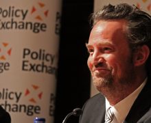 Cinegiornale.net morte-matthew-perry-a-chi-va-leredita-ecco-a-quanto-ammonta-il-suo-enorme-patrimonio-220x180 Morte Matthew Perry: a chi va l’eredità? Ecco a quanto ammonta il suo enorme patrimonio News  