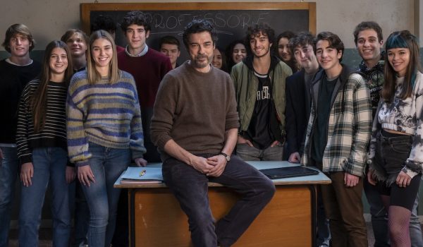 Cinegiornale.net nastri-dargento-grandi-serie-2022-nastro-speciale-per-alessandro-gassmann-e-un-premio-ai-protagonisti-di-mare-fuori-600x350 Nastri d’Argento Grandi Serie 2022:  Nastro Speciale per Alessandro Gassmann e un premio ai protagonisti di Mare Fuori News  