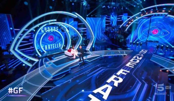 Cinegiornale.net notte-di-fuoco-al-grande-fratello-baciami-si-nascondono-sotto-le-coperte-ma-si-sente-tutto-600x350 Notte di fuoco al Grande Fratello: “Baciami” | Si nascondono sotto le coperte ma si sente tutto Gossip News  