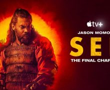 Cinegiornale.net see-jason-momoa-tornera-per-la-terza-e-ultima-stagione-della-serie-il-26-agosto-su-apple-tv-220x180 See: Jason Momoa tornerà per la terza e ultima stagione della serie il 26 agosto su Apple TV+ News  
