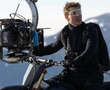 Cinegiornale.net tom-cruise-festeggia-il-compleanno-con-una-folle-acrobazia-sul-set-di-mission-impossible-7-foto-1-220x180 Tom Cruise festeggia il compleanno con una folle acrobazia sul set di Mission: Impossible 7 [FOTO] News  