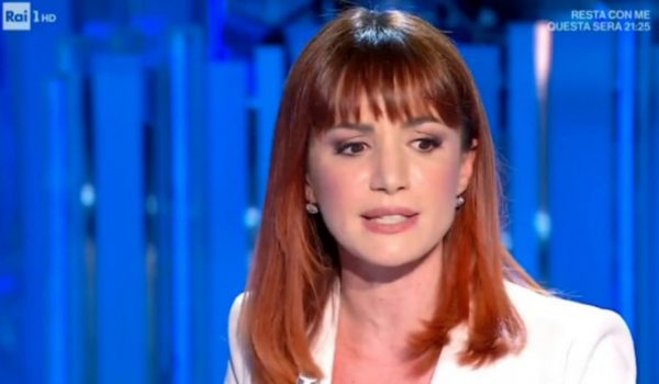 Cinegiornale.net andrea-delogu-sconvolta-esce-alle-4-di-notte-in-mutande-cosa-e-successo-600x350 Andrea Delogu sconvolta, esce alle 4 di notte “in mutande” | Cosa è successo Gossip News  