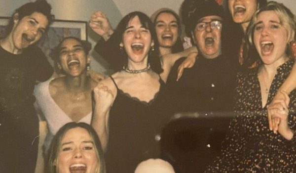 Cinegiornale.net barbie-si-concludono-le-riprese-del-film-con-margot-robbie-ecco-la-foto-del-cast-sul-set-600x350 Barbie: si concludono le riprese del film con Margot Robbie. Ecco la foto del cast sul set News  