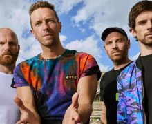 Cinegiornale.net chris-martin-spiega-come-unidea-di-dakota-johnson-abbia-reso-piu-inclusivi-i-coldplay-220x180 Chris Martin spiega come un’idea di Dakota Johnson abbia reso più inclusivi i Coldplay News  