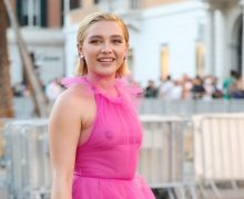 Cinegiornale.net florence-pugh-difesa-da-rege-jean-page-dopo-i-commenti-ricevuti-alla-sfilata-di-valentino-cosa-ce-di-cosi-scioccante-1-220x180 Florence Pugh difesa da Regé-Jean Page dopo i commenti ricevuti alla sfilata di Valentino: “Cosa c’è di così scioccante?” News  