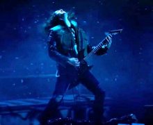 Cinegiornale.net joseph-quinn-la-star-di-stranger-things-incontra-finalmente-i-metallica-il-video-del-duetto-e-leggendario-220x180 Joseph Quinn: la star di Stranger Things incontra finalmente i Metallica – Il video del duetto è leggendario! News  