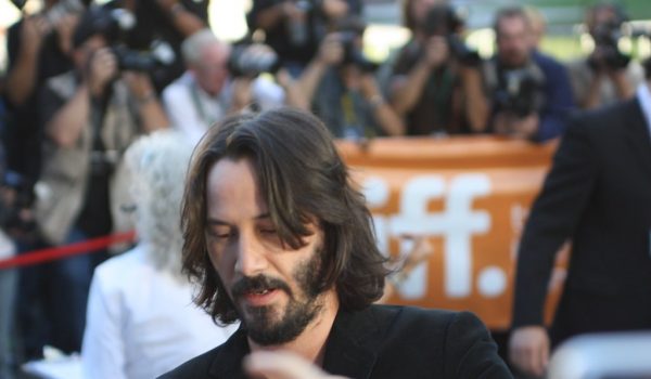 Cinegiornale.net keanu-reeves-il-tenero-incontro-con-un-ragazzino-in-aeroporto-diventa-virale-foto-600x350 Keanu Reeves: il tenero incontro con un ragazzino in aeroporto diventa virale [FOTO] News  