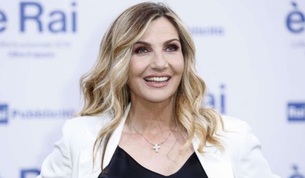 Cinegiornale.net lorella-cuccarini-si-mostra-al-naturale-senza-trucco-e-completamente-diversa-irriconoscibile-600x350 Lorella Cuccarini si mostra al naturale: senza trucco é completamente diversa | Irriconoscibile Gossip News  